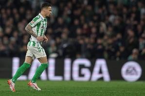 开云官网-西媒：贝蒂斯想留下安东尼，与曼联的友好关系是交易的关键